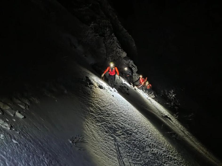 Reševanje v gorah, gorski reševalci, Črna prst