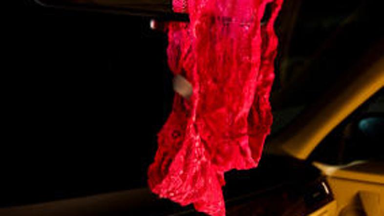 Edina mini stvar v tem avtu je njegov korenjak ...