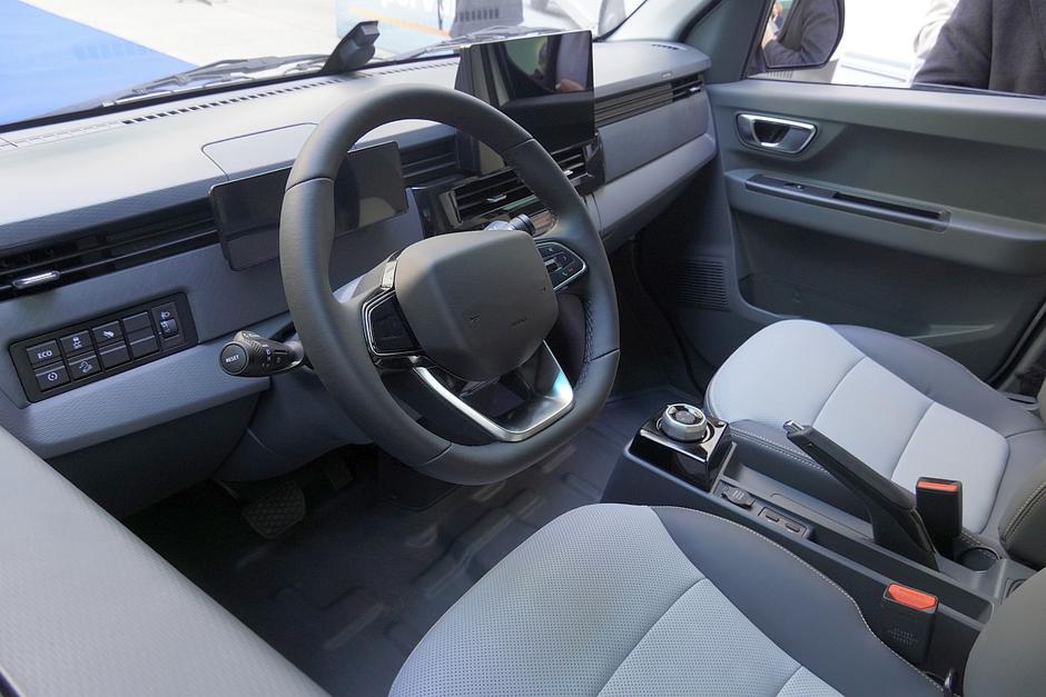 farizin V6E in farizon SV | Avtor: Matija_Janežič