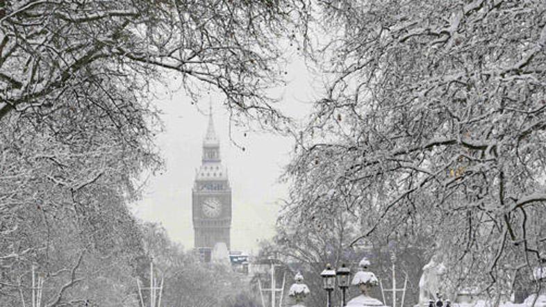 Sneg je ohromil London.