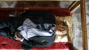 Silvio Berlusconi krsta instalacija Rim voščena lutka