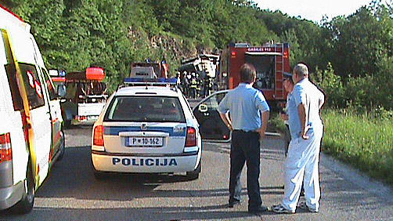 Alkohol, hitrost, nepravilno prehitevanje in neizkušenost voznikov zahtevajo krv