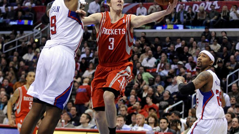 Dragić je na zadnjih treh tekmah sezone zbral vsaj deset skokov. (Foto: EPA)