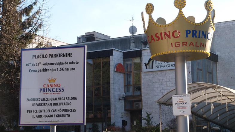 V igralnih salonih zaradi stavke v Hitu nimajo več gostov kot po navadi. (Foto: 