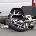 V prometni nesreči je 31-letni motorist utrpel lažje telesne poškodbe, sopotnica