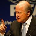Blatter ima na svoji strani celo vrsto uglednežev, kot so Michel Platini, Johan 