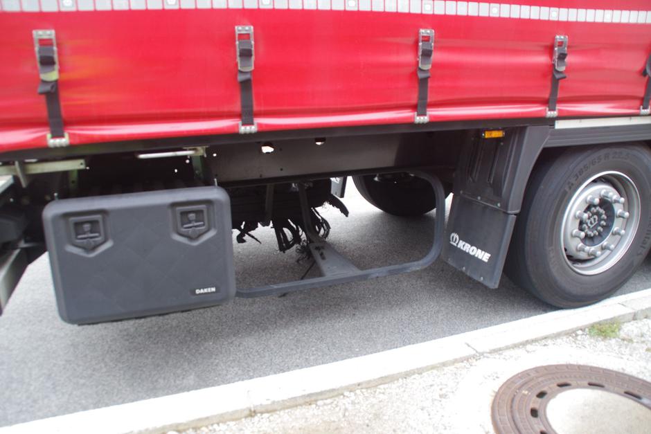 Tovornjak brez kolesa | Avtor: Policija