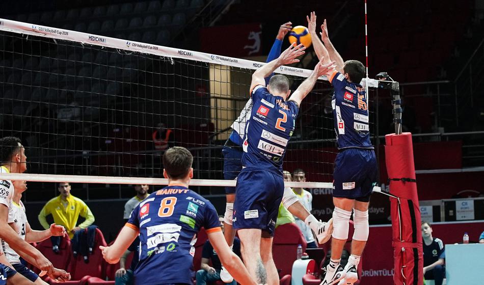 ACH se ni ustrašil izgubljenega niza, za nagrado v polfinalu