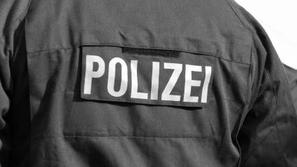 Nemški policisti so se odločili, da v prostem času zaslužijo še nekaj denarja.