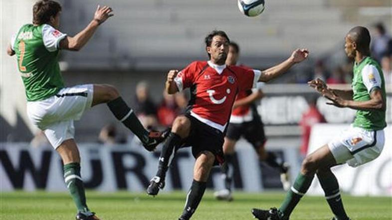 Zadel je Ya Konan, a gol Hannovra sta pripravila pobiralec žog in Chadeh.