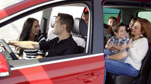 Seat alhambra otroci potniki v avtu