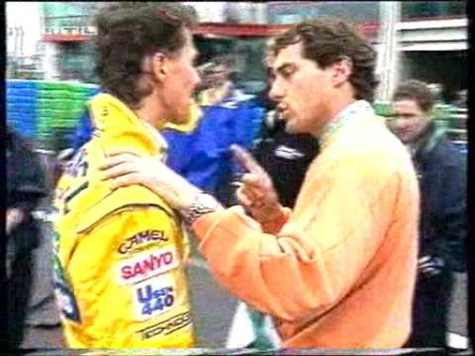 18 let nazaj je po trčenju Senna takole okrcal Schumacherja. (Foto: YouTube)