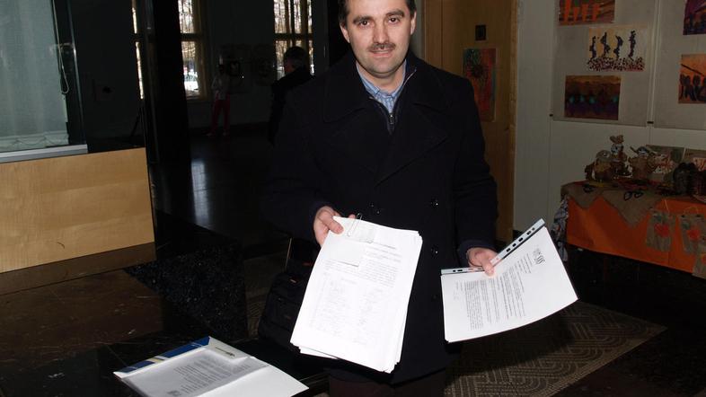 Miran Müllner (SNS) je poskrbel za peticijo proti podražitvi vode, ki jo je ozna