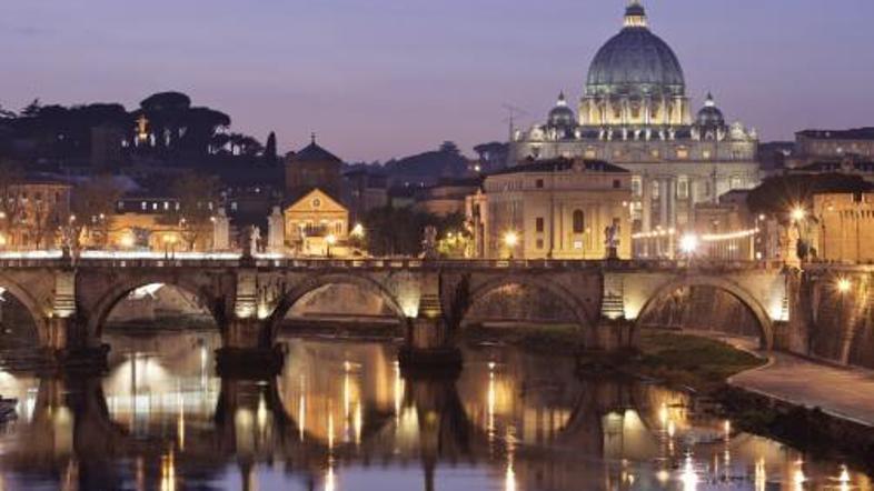 Rim je poleti prevroč in domačini izginejo na morje, zato ga raje obiščite spoml