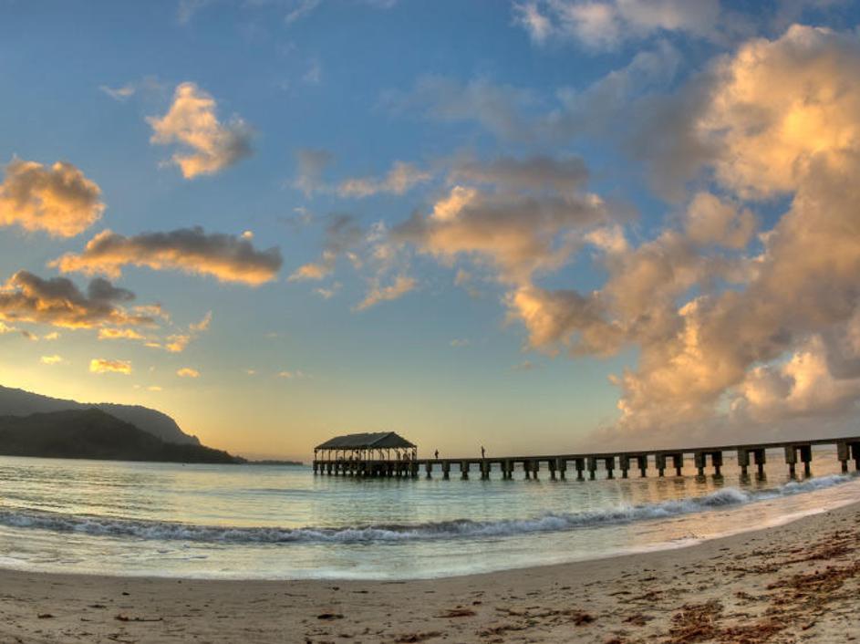 Zmagovalni Hanalei Bay leži na severni strani zelenega otoka Kauai.