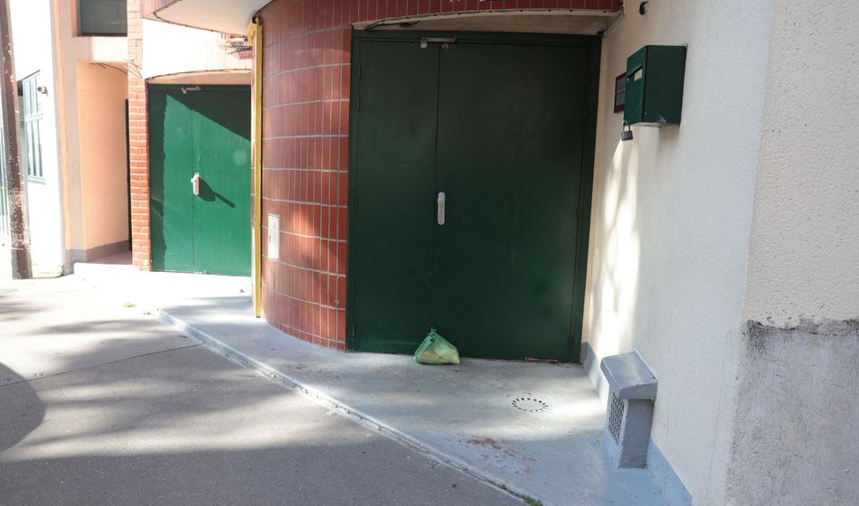 Pred mošejami v okolici Pariza odkrili prašičje glave, policija sprožila preiskavo