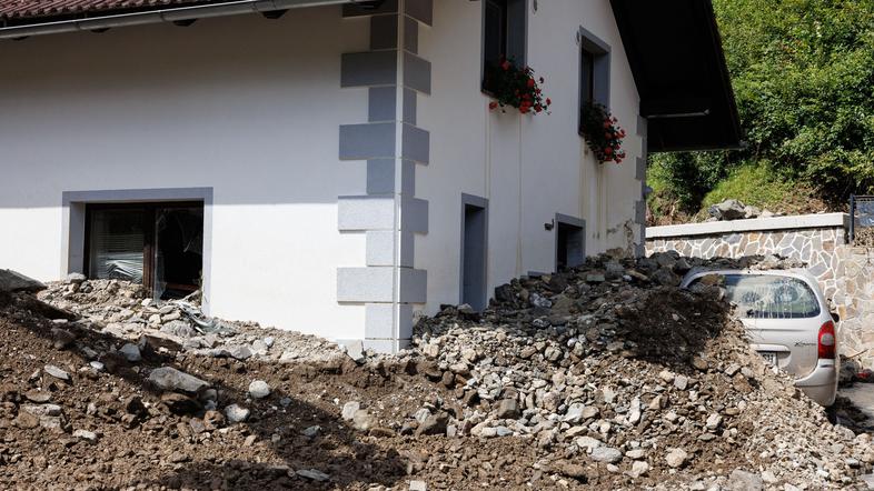 Poplavljen avto poplave