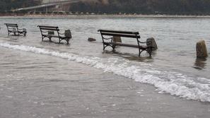 Plimovanje morja v Kopru (Foto: Saša Islamovič)