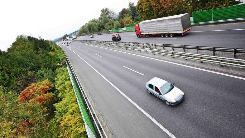 Slovenija 05.10.2013 avtocesta, promet, avtomobili; foto:Sasa Despot