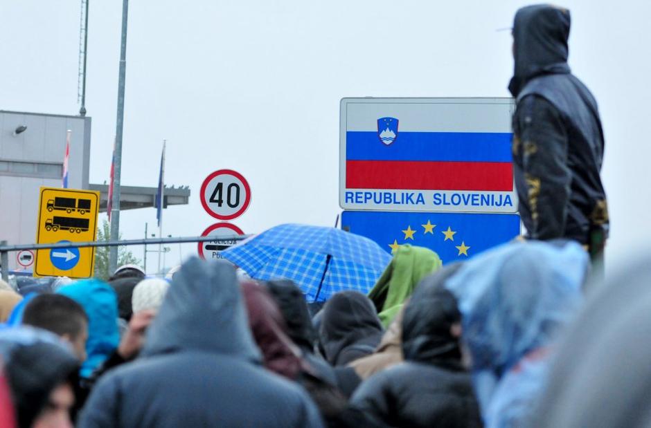 Begunci pred slovensko mejo | Avtor: EPA