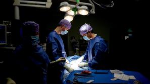 operacijska dvorana operaciaj anesteziolog