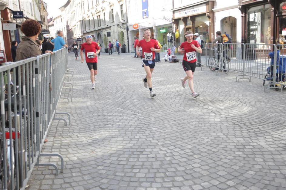 Če želite visokoresolucijsko fotografijo, nam pošljite elektronsko sporočilo na 