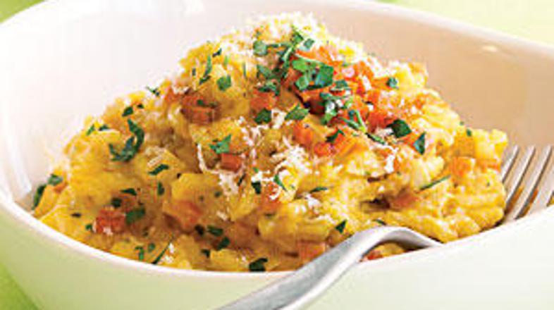 Servirajte jo v topli skodelici.