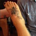 Jenny McCarthy, tetovaža, nart, noga