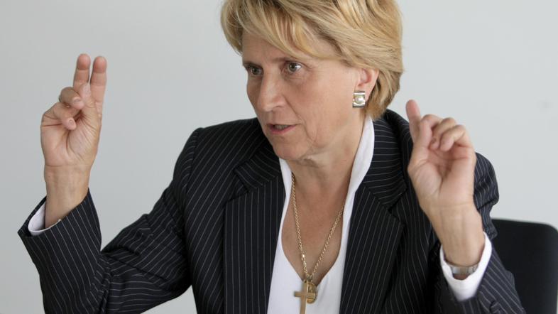 Bilo bi bolj demokratično in korektneje, če bi dali več poudarka manj znanim kan