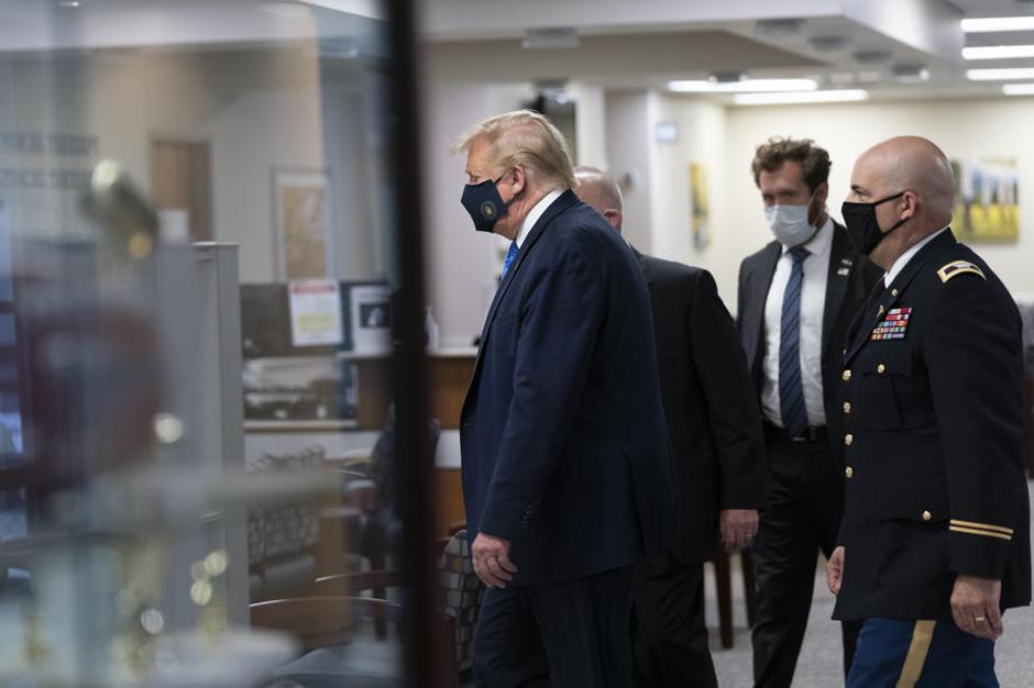 Donald Trump z masko | Avtor: Epa