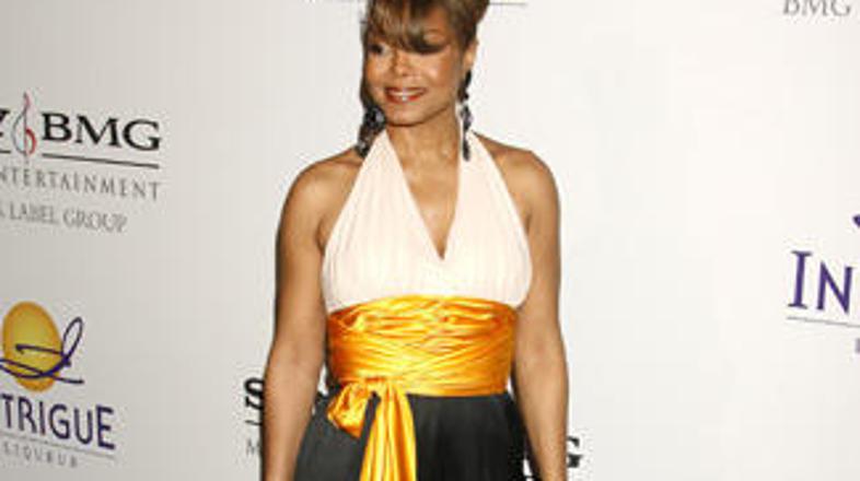 Janet rada spregovori o lezbičnih razmerjih.