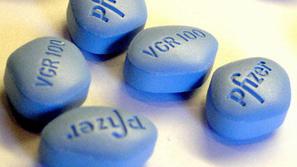 Smrdeč plin, ki večjih količinah nastaja in se sprošča v razkrajajočih se jajcih