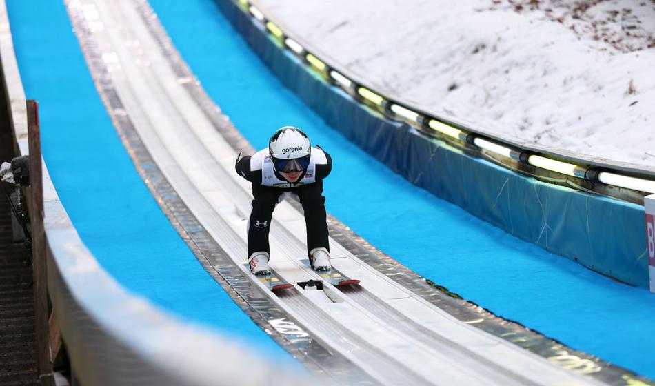 Slovenski skakalec prestal operacijo gležnja