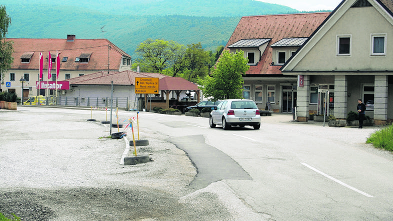 Razpis za obnovo ceste od gasilskega doma do križišča bo direkcija za ceste obja