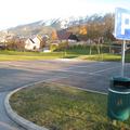 Parkirišče so asfaltirali, uredili parkirne prostore za invalide in avtobuse ter