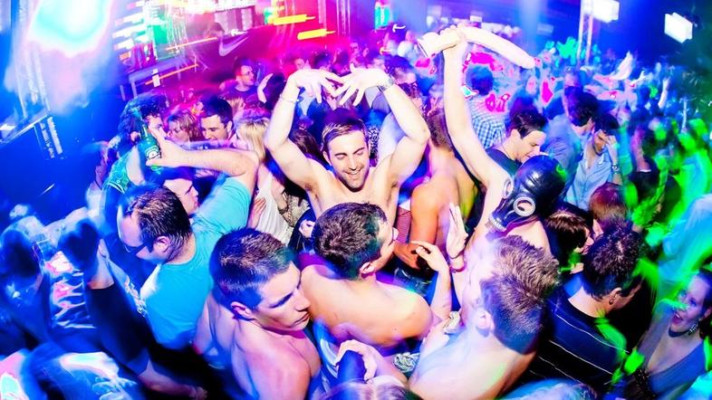 Sobotna noč je bila en velik cirkus