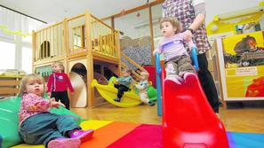 V oddelka v dijaškem domu je zaradi premajhnih igralnic vključenih manj otrok. (