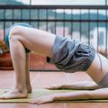 notranje stegenske mišice, adduktorji, most, pilates, vaja za moč, vadba za moč,