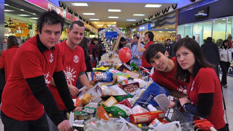 V teh dneh so se izkazali tudi člani Rotaract kluba Celje, ki so v Citycentru zb