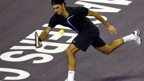 Roger Federer je na prvem dvoboju zaključnega mastersa v Šanghaju klonil proti G