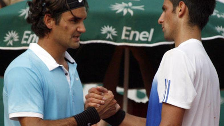 Roger Federer (levo) bo prvi nosilec, Novak Đoković (desno) pa tretji.