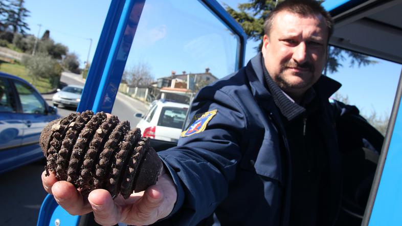 “Ljudje naj ob takih najdbah vselej pokličejo strokovnja-ke,” svetuje Danilo Ger