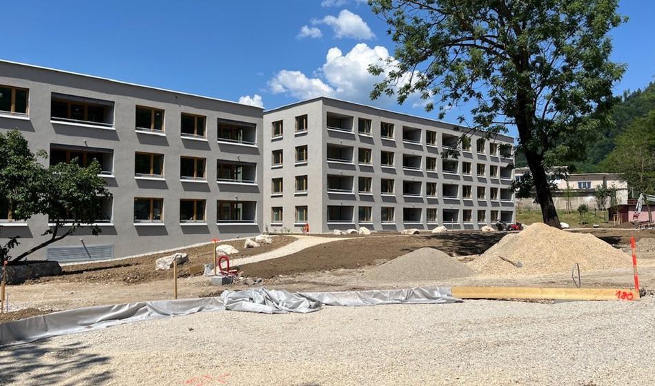Golobovi obljubljali 20.000 poceni stanovanj, Janša načrte pospravil v predal