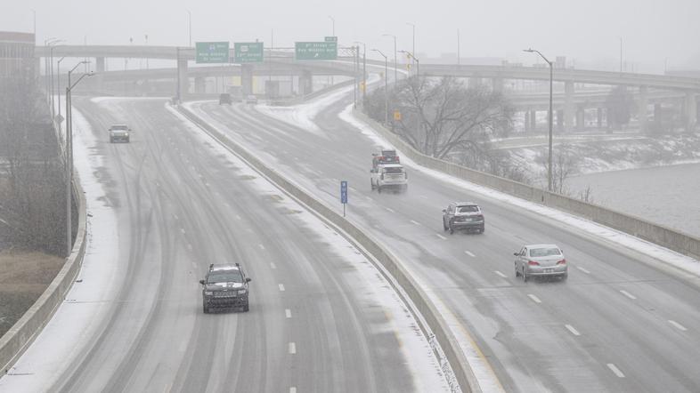 snežne razmere Louisville Kentucky