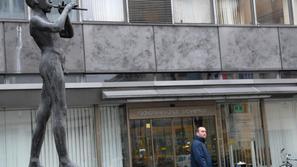 O tem, ali bo zakon o RTV padel ali se obdržal, utegne odločati le deset odstotk