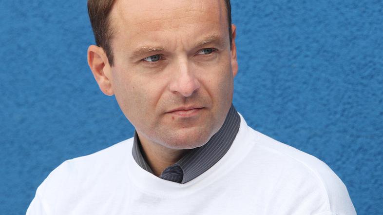 "Na cesto me lahko vržejo takoj ali ko se dogovorimo," je pogodbo brez odpovedne