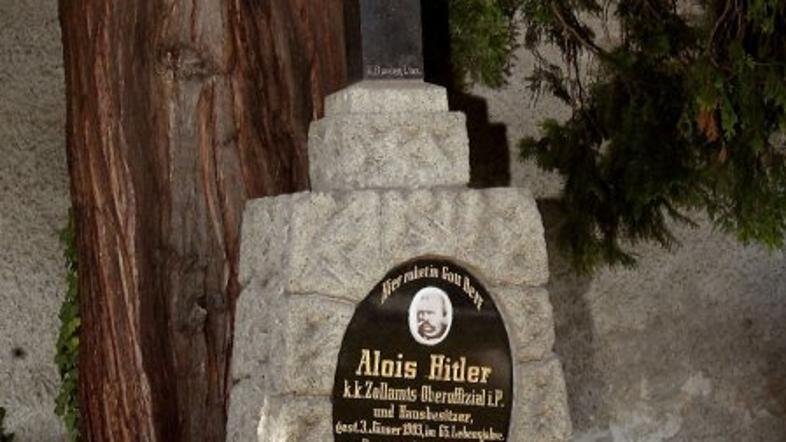 Alois in Klara Hitler grob, Leonding, Avstrija