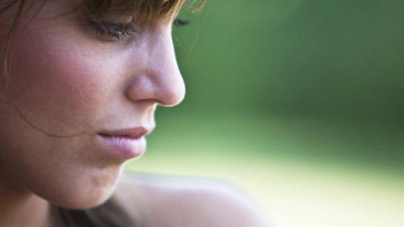 Če se sami težko spopadate z občutki žalosti ob izgubi, si poiščite strokovno po