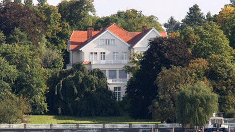 Nova vila naj bi imela celo lastno pristajalno stezo.