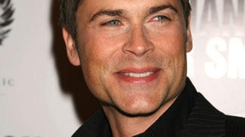 Rob Lowe toži varuško zaradi klevet.